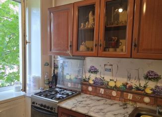 Сдаю в аренду двухкомнатную квартиру, 53 м2, Лобня, улица Ленина, 27к1