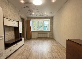 Продаю 3-комнатную квартиру, 57 м2, Азнакаево, улица Нефтяников, 6