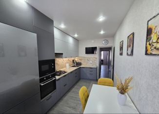 Продается трехкомнатная квартира, 70 м2, деревня Куюки, улица Ясная Поляна, 11, ЖК Микрорайон Яшьлек