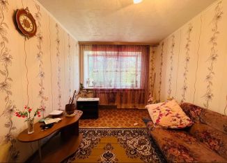 Продаю 2-комнатную квартиру, 46 м2, Великие Луки, Зенцовская улица, 5