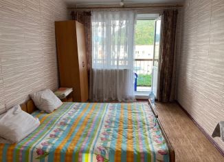 Сдается трехкомнатная квартира, 67 м2, Ольгинка, 2-й микрорайон, 2
