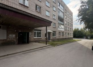 Продам комнату, 80 м2, Великие Луки, Октябрьский проспект, 120/1