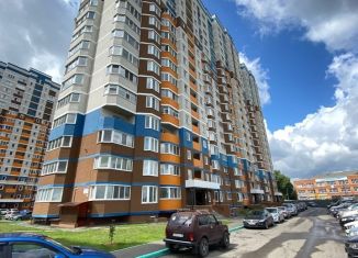 Продажа 2-комнатной квартиры, 61 м2, Брянск, улица Комарова, 55