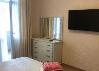 Сдаю 2-ком. квартиру, 70 м2, Евпатория, улица 13 Ноября, 70А