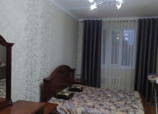 Сдам трехкомнатную квартиру, 66 м2, Грозный, улица Титова, 98, Шейх-Мансуровский район