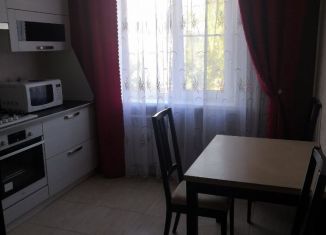 Сдам 2-комнатную квартиру, 60 м2, Волгодонск, улица Черникова, 28