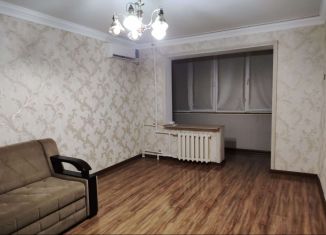 Сдается 2-ком. квартира, 64 м2, Грозный, улица А.А. Айдамирова, 133к6, микрорайон Ипподромный