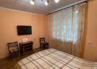 Сдам 2-комнатную квартиру, 40 м2, Алушта, улица Владимира Хромых, 19