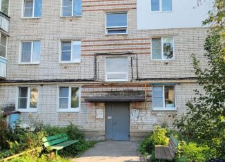 Сдается двухкомнатная квартира, 39 м2, Кстово, улица Космонавтов, 7А