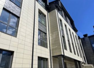 Сдаю в аренду 2-ком. квартиру, 60 м2, Калининград, улица Марата, 1