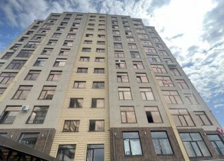 Продается 3-комнатная квартира, 108 м2, Нальчик, улица Атажукина, 2, район Предгорный