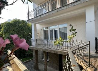 Сдается в аренду дом, 200 м2, посёлок городского типа Гаспра, Алупкинское шоссе, 74И