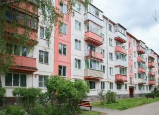 Продаю 3-ком. квартиру, 57 м2, Наро-Фоминск, улица Шибанкова, 61