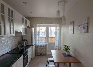 Сдаю двухкомнатную квартиру, 68 м2, Чебоксары, улица Фёдора Гладкова, 30
