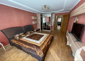 Сдается в аренду 2-ком. квартира, 78 м2, Казань, улица Аделя Кутуя, 44