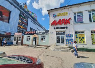 Сдаю в аренду торговую площадь, 10 м2, Курск, улица Карла Маркса, 8