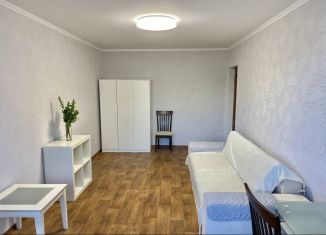 Продается 2-ком. квартира, 57 м2, Севастополь, улица Адмирала Юмашева, 3