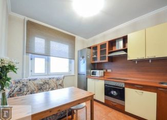 Сдам 1-ком. квартиру, 36 м2, Москва, улица Академика Анохина, 7, метро Озёрная