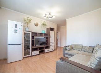 Продам 3-ком. квартиру, 58 м2, Екатеринбург, улица Азина, 21