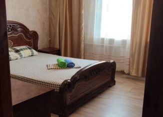 Сдам в аренду 3-ком. квартиру, 85 м2, Волгоград, улица Аллея Героев, 2, Центральный район