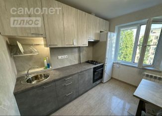 Сдаю в аренду 1-ком. квартиру, 32 м2, Саратовская область, улица имени В.Г. Рахова, 168/184