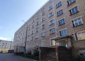 Продаю комнату, 13.4 м2, Киров, улица Орджоникидзе, 18