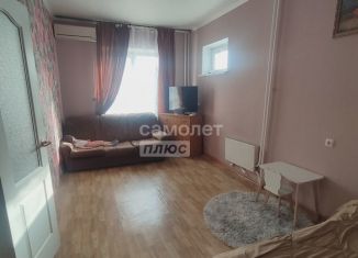 Продаю 1-ком. квартиру, 40 м2, Астрахань, Белгородская улица, 1к4