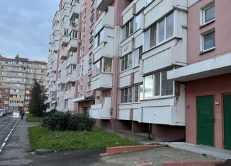 Продается 3-ком. квартира, 64 м2, Омская область, Мельничная улица, 87к2