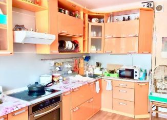 Трехкомнатная квартира на продажу, 110 м2, Чехов, Земская улица, 21