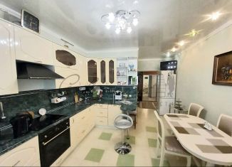 Продажа 3-ком. квартиры, 98 м2, Старый Оскол, микрорайон Степной, 4