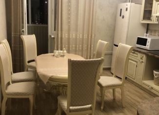 Сдаю 2-ком. квартиру, 70 м2, Ростов-на-Дону, улица Платона Кляты, 5