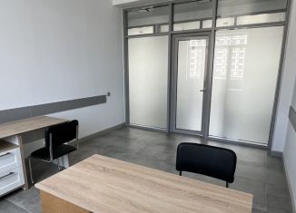 Сдам в аренду офис, 20 м2, Махачкала, улица Дахадаева, 47