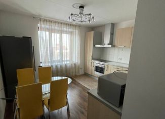 Сдам в аренду 2-ком. квартиру, 87 м2, Екатеринбург, улица Тверитина, 34/6, метро Чкаловская