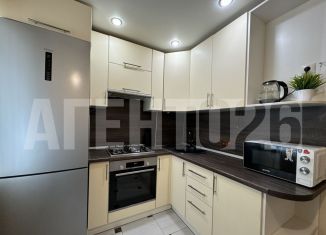 Продам 2-ком. квартиру, 46 м2, Ставрополь, улица Спартака, 7, микрорайон № 3