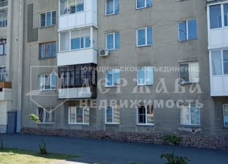 Продаю 1-комнатную квартиру, 31 м2, Кемерово, проспект Шахтёров, 36