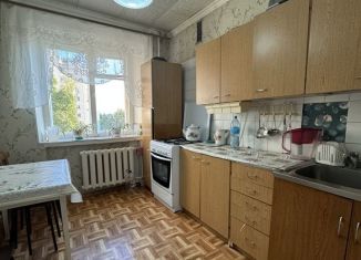 Сдается трехкомнатная квартира, 65 м2, Татарстан, улица Аделя Кутуя, 16