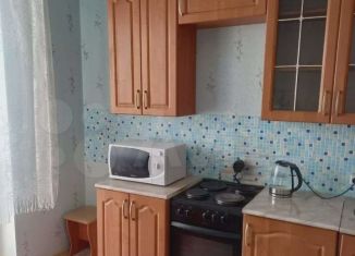 Аренда 2-ком. квартиры, 70 м2, Оренбургская область, улица Лукиана Попова, 103