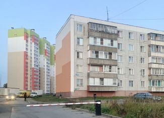 Продается 2-ком. квартира, 54 м2, Киров, улица Павла Корчагина, 240К1