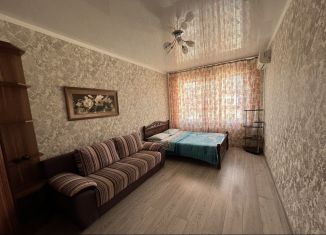 Сдача в аренду 1-ком. квартиры, 40 м2, Геленджик, улица Сурикова, 60Б