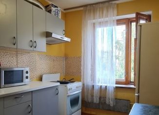 Сдается трехкомнатная квартира, 70 м2, Тольятти, улица 40 лет Победы, 6