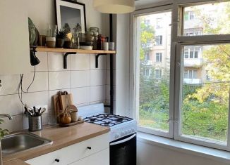 Продается трехкомнатная квартира, 59 м2, Москва, Гвардейская улица, 6, станция Рабочий Посёлок