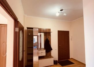 Сдается в аренду трехкомнатная квартира, 90 м2, Бурятия, проспект Строителей, 78А