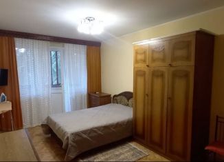 Сдается в аренду 1-ком. квартира, 30 м2, Алушта, Партизанская улица, 23