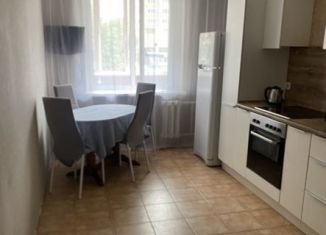 Сдается в аренду 3-ком. квартира, 100 м2, Тюмень, Широтная улица, 134