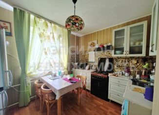 Продажа 3-ком. квартиры, 84.8 м2, Курск, проспект Вячеслава Клыкова, 7