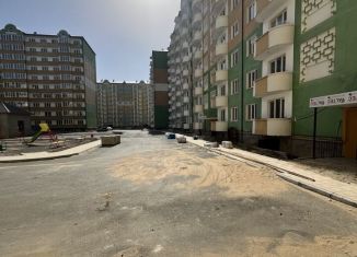 Продается 2-комнатная квартира, 80 м2, Каспийск, улица Магомедали Магомеджановa, 18к5