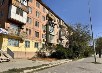 Продам 3-ком. квартиру, 58.3 м2, Астрахань, улица Яблочкова, 38, Ленинский район