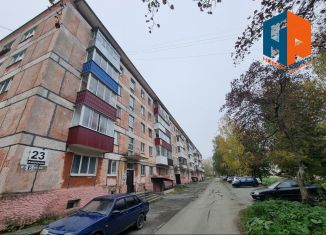 Продажа 3-комнатной квартиры, 52.2 м2, Качканар, 8-й микрорайон, 23