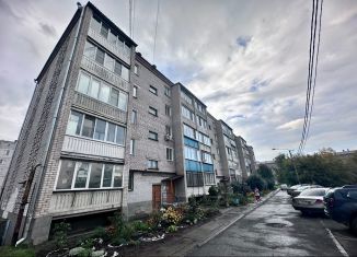 Продажа 2-комнатной квартиры, 50 м2, Еманжелинск, улица Ленина, 21А