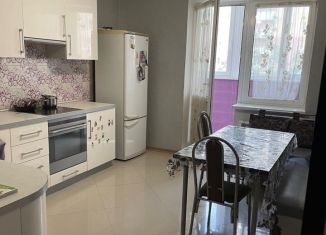 Сдается в аренду 3-комнатная квартира, 90 м2, Калужская область, улица Курчатова, 74